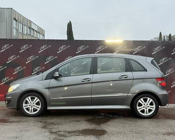 Серый Мерседес Б-класс, объемом двигателя 2 л и пробегом 211 тыс. км за 8500 $, фото 4 на Automoto.ua