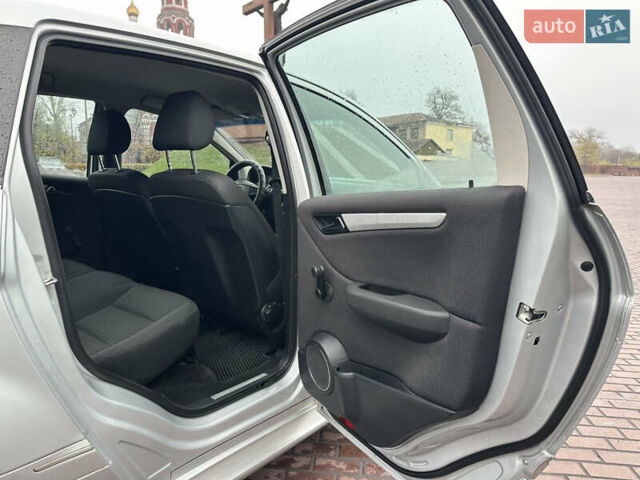 Серый Мерседес Б-класс, объемом двигателя 1.7 л и пробегом 237 тыс. км за 6600 $, фото 20 на Automoto.ua