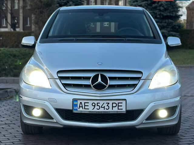 Серый Мерседес Б-класс, объемом двигателя 1.7 л и пробегом 237 тыс. км за 6999 $, фото 5 на Automoto.ua