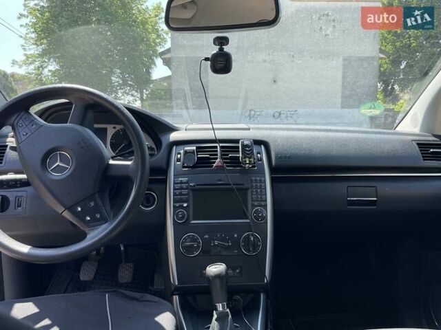 Серый Мерседес Б-класс, объемом двигателя 1.9 л и пробегом 240 тыс. км за 5800 $, фото 7 на Automoto.ua