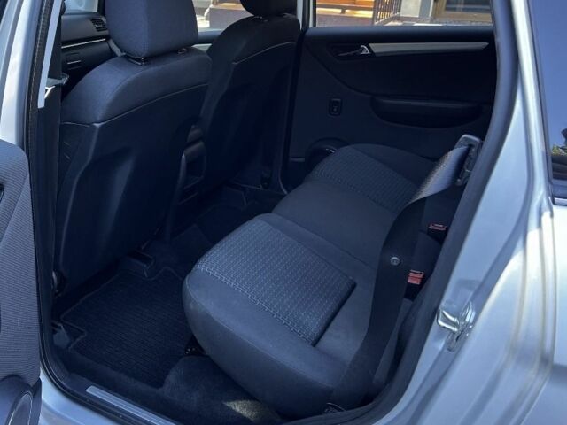 Серый Мерседес Б-класс, объемом двигателя 1.7 л и пробегом 217 тыс. км за 7900 $, фото 11 на Automoto.ua