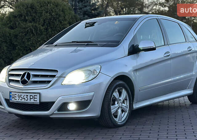 Серый Мерседес Б-класс, объемом двигателя 1.7 л и пробегом 237 тыс. км за 6999 $, фото 4 на Automoto.ua