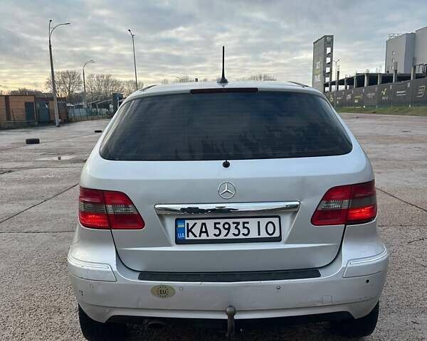 Серый Мерседес Б-класс, объемом двигателя 2 л и пробегом 235 тыс. км за 5500 $, фото 5 на Automoto.ua
