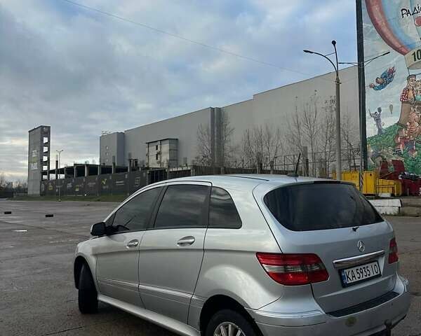 Серый Мерседес Б-класс, объемом двигателя 2 л и пробегом 235 тыс. км за 5500 $, фото 2 на Automoto.ua