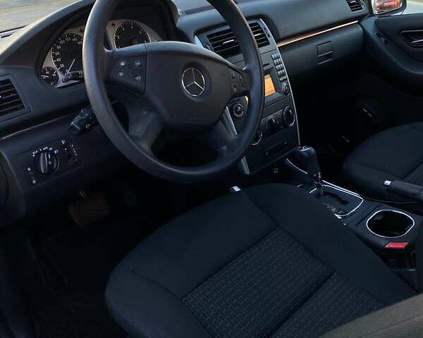 Серый Мерседес Б-класс, объемом двигателя 1.5 л и пробегом 133 тыс. км за 7000 $, фото 25 на Automoto.ua