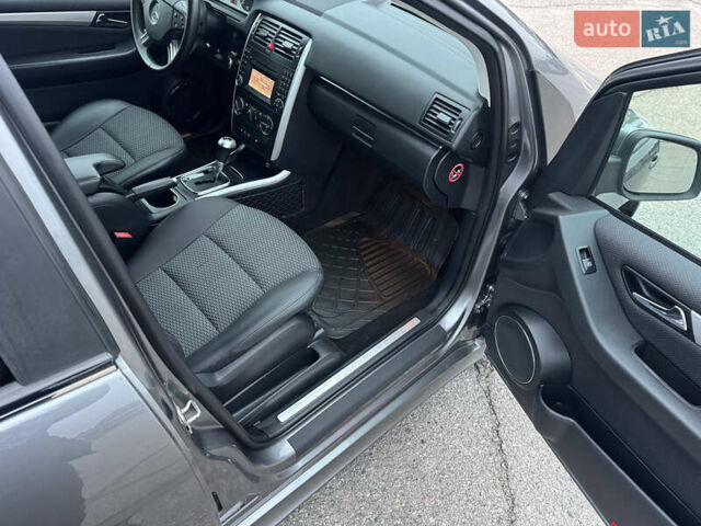 Сірий Мерседес Б-клас, об'ємом двигуна 1.7 л та пробігом 205 тис. км за 9100 $, фото 59 на Automoto.ua