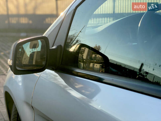 Серый Мерседес Б-класс, объемом двигателя 1.5 л и пробегом 133 тыс. км за 7000 $, фото 12 на Automoto.ua