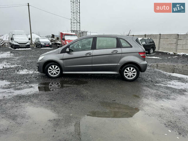 Серый Мерседес Б-класс, объемом двигателя 1.7 л и пробегом 219 тыс. км за 8250 $, фото 11 на Automoto.ua