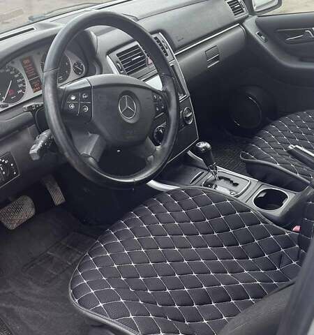 Серый Мерседес Б-класс, объемом двигателя 1.7 л и пробегом 164 тыс. км за 8600 $, фото 1 на Automoto.ua