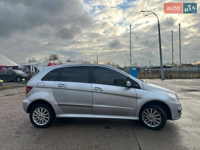 Серый Мерседес Б-класс, объемом двигателя 2 л и пробегом 235 тыс. км за 5500 $, фото 3 на Automoto.ua