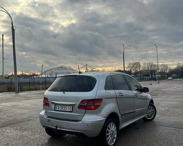 Серый Мерседес Б-класс, объемом двигателя 2 л и пробегом 235 тыс. км за 5500 $, фото 4 на Automoto.ua