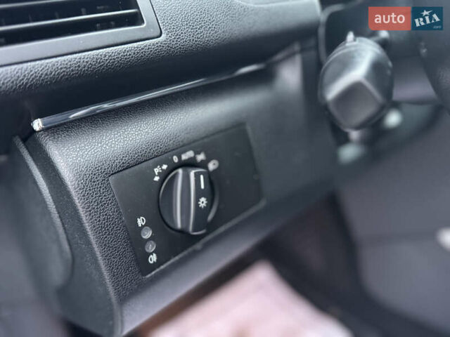 Серый Мерседес Б-класс, объемом двигателя 1.7 л и пробегом 219 тыс. км за 8250 $, фото 18 на Automoto.ua