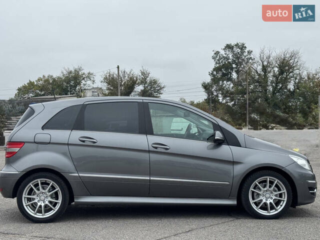 Сірий Мерседес Б-клас, об'ємом двигуна 1.7 л та пробігом 205 тис. км за 9100 $, фото 12 на Automoto.ua