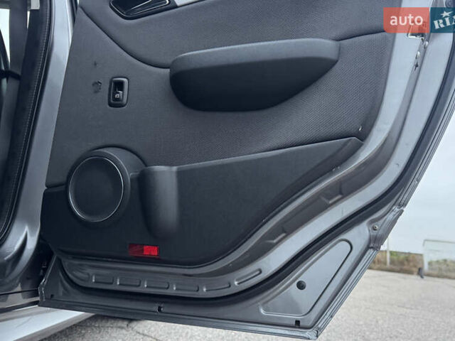 Сірий Мерседес Б-клас, об'ємом двигуна 1.7 л та пробігом 205 тис. км за 9100 $, фото 55 на Automoto.ua