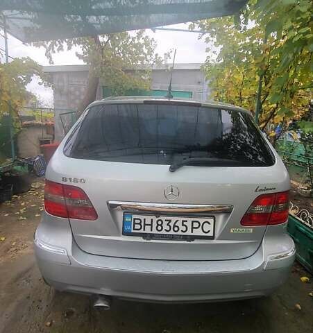 Серый Мерседес Б-класс, объемом двигателя 1.7 л и пробегом 164 тыс. км за 8600 $, фото 6 на Automoto.ua