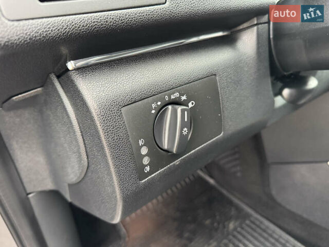 Серый Мерседес Б-класс, объемом двигателя 1.7 л и пробегом 219 тыс. км за 7900 $, фото 15 на Automoto.ua