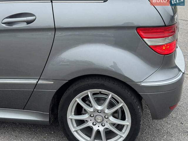 Сірий Мерседес Б-клас, об'ємом двигуна 1.7 л та пробігом 205 тис. км за 9100 $, фото 7 на Automoto.ua