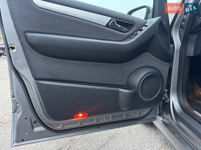 Сірий Мерседес Б-клас, об'ємом двигуна 1.7 л та пробігом 205 тис. км за 9100 $, фото 39 на Automoto.ua