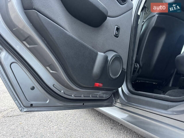 Сірий Мерседес Б-клас, об'ємом двигуна 1.7 л та пробігом 205 тис. км за 9100 $, фото 48 на Automoto.ua