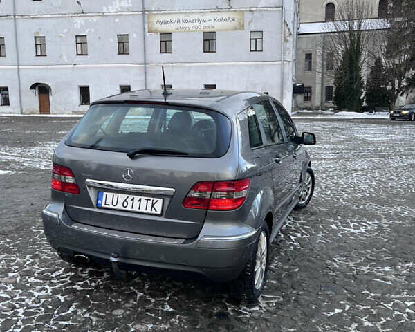 Серый Мерседес Б-класс, объемом двигателя 2 л и пробегом 200 тыс. км за 7900 $, фото 2 на Automoto.ua