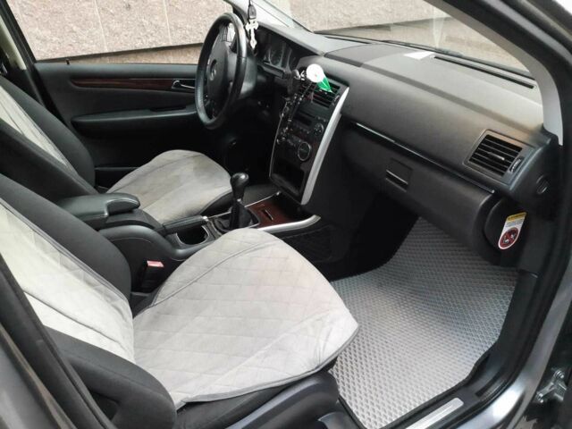 Сірий Мерседес Б-клас, об'ємом двигуна 2 л та пробігом 256 тис. км за 6100 $, фото 6 на Automoto.ua