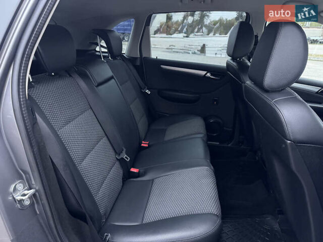 Сірий Мерседес Б-клас, об'ємом двигуна 1.7 л та пробігом 205 тис. км за 9100 $, фото 52 на Automoto.ua