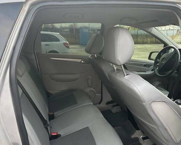 Серый Мерседес Б-класс, объемом двигателя 2 л и пробегом 235 тыс. км за 5500 $, фото 6 на Automoto.ua