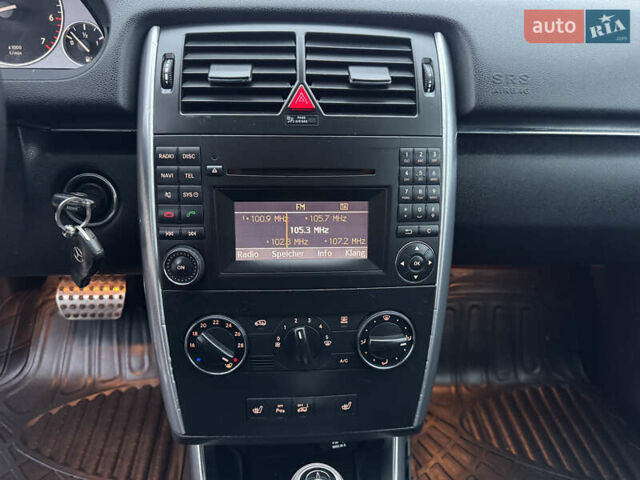 Сірий Мерседес Б-клас, об'ємом двигуна 1.7 л та пробігом 205 тис. км за 9100 $, фото 32 на Automoto.ua