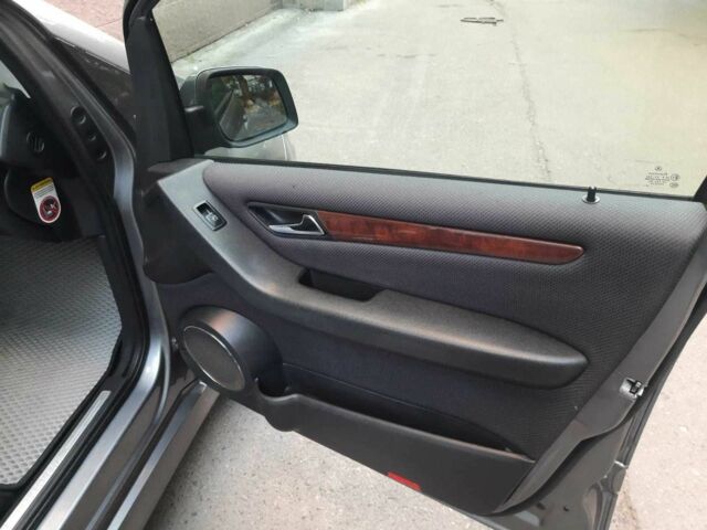 Сірий Мерседес Б-клас, об'ємом двигуна 2 л та пробігом 256 тис. км за 6100 $, фото 5 на Automoto.ua