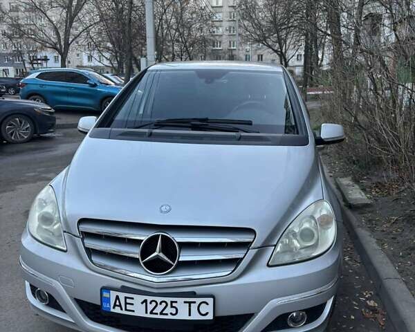 Сірий Мерседес Б-клас, об'ємом двигуна 1.7 л та пробігом 204 тис. км за 9000 $, фото 5 на Automoto.ua