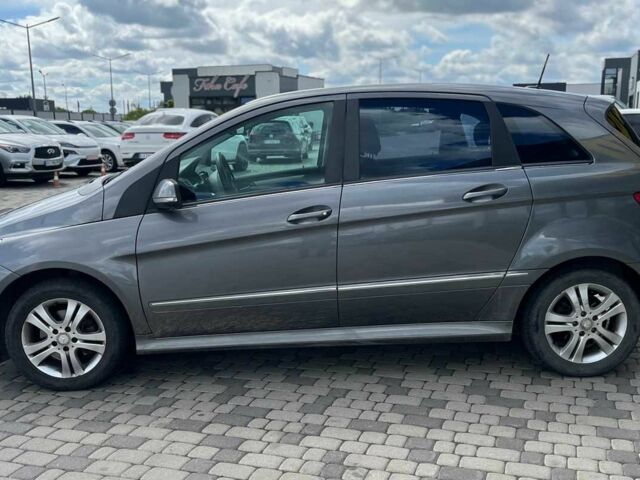 Серый Мерседес Б-класс, объемом двигателя 2 л и пробегом 225 тыс. км за 8800 $, фото 3 на Automoto.ua