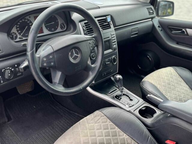 Серый Мерседес Б-класс, объемом двигателя 2 л и пробегом 225 тыс. км за 8800 $, фото 12 на Automoto.ua