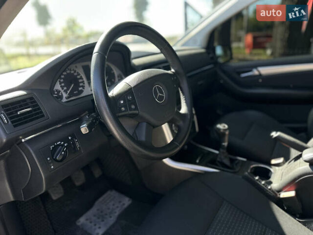 Сірий Мерседес Б-клас, об'ємом двигуна 2 л та пробігом 277 тис. км за 7500 $, фото 23 на Automoto.ua