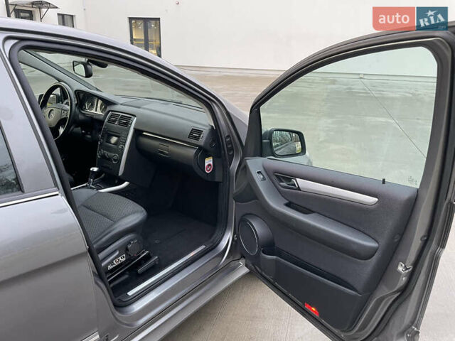 Сірий Мерседес Б-клас, об'ємом двигуна 1.7 л та пробігом 195 тис. км за 8300 $, фото 22 на Automoto.ua