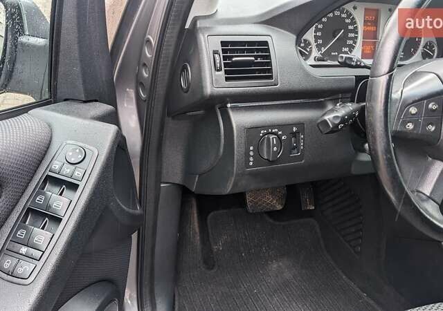 Серый Мерседес Б-класс, объемом двигателя 2 л и пробегом 155 тыс. км за 7800 $, фото 15 на Automoto.ua