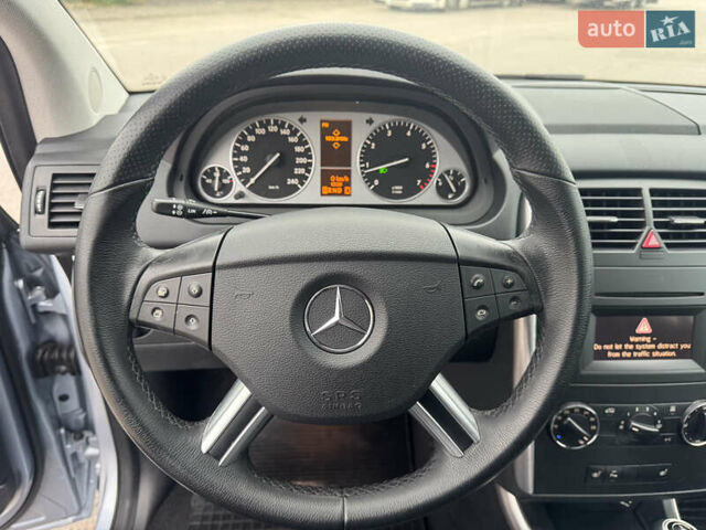 Серый Мерседес Б-класс, объемом двигателя 1.7 л и пробегом 119 тыс. км за 8900 $, фото 32 на Automoto.ua