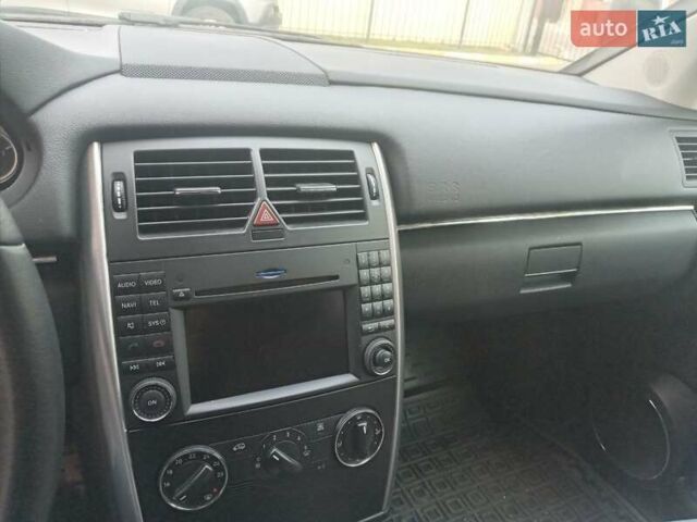 Серый Мерседес Б-класс, объемом двигателя 1.7 л и пробегом 84 тыс. км за 7900 $, фото 17 на Automoto.ua
