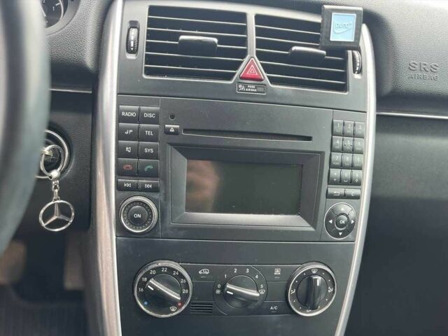 Серый Мерседес Б-класс, объемом двигателя 2 л и пробегом 225 тыс. км за 8800 $, фото 18 на Automoto.ua