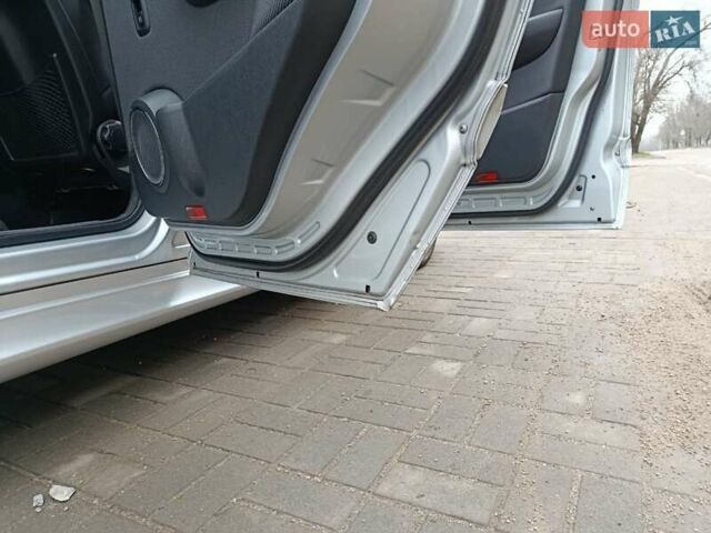 Сірий Мерседес Б-клас, об'ємом двигуна 1.7 л та пробігом 79 тис. км за 8600 $, фото 6 на Automoto.ua