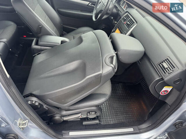 Серый Мерседес Б-класс, объемом двигателя 1.7 л и пробегом 119 тыс. км за 8900 $, фото 60 на Automoto.ua