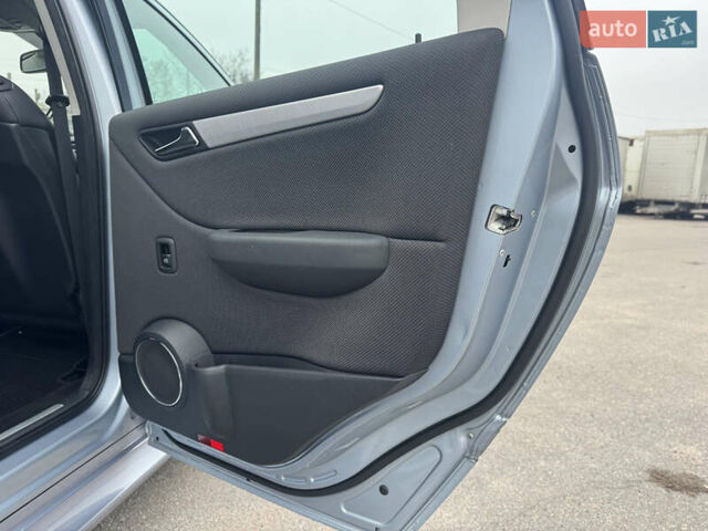 Серый Мерседес Б-класс, объемом двигателя 1.7 л и пробегом 119 тыс. км за 8900 $, фото 54 на Automoto.ua