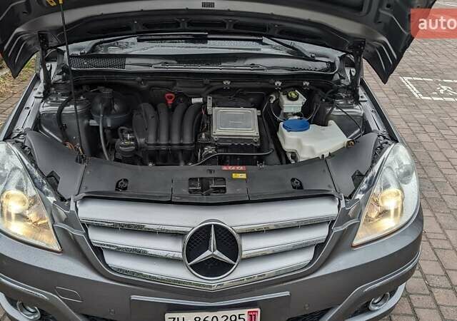 Серый Мерседес Б-класс, объемом двигателя 2 л и пробегом 155 тыс. км за 7800 $, фото 4 на Automoto.ua