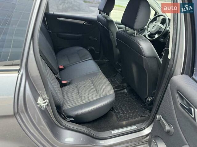 Серый Мерседес Б-класс, объемом двигателя 1.7 л и пробегом 199 тыс. км за 5499 $, фото 9 на Automoto.ua