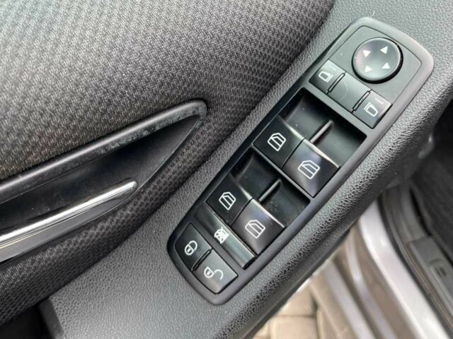 Серый Мерседес Б-класс, объемом двигателя 2 л и пробегом 225 тыс. км за 8800 $, фото 15 на Automoto.ua