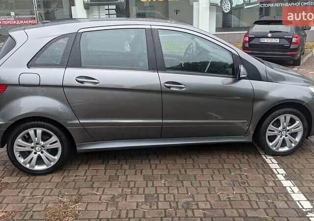 Серый Мерседес Б-класс, объемом двигателя 2 л и пробегом 155 тыс. км за 7800 $, фото 19 на Automoto.ua