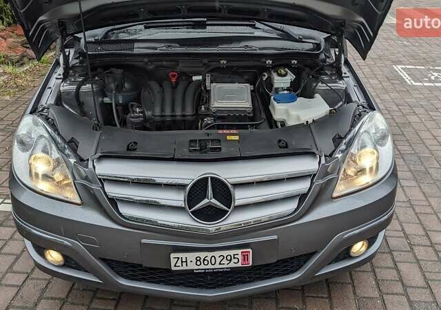 Серый Мерседес Б-класс, объемом двигателя 2 л и пробегом 155 тыс. км за 7800 $, фото 2 на Automoto.ua