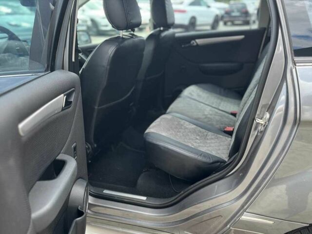 Серый Мерседес Б-класс, объемом двигателя 2 л и пробегом 225 тыс. км за 8800 $, фото 10 на Automoto.ua