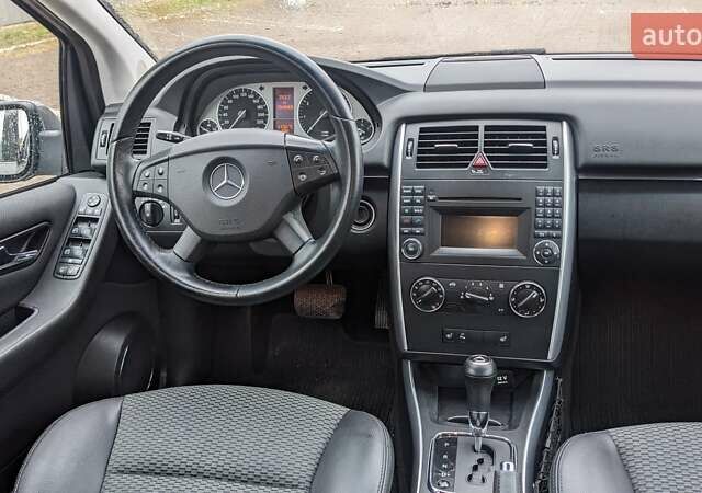 Серый Мерседес Б-класс, объемом двигателя 2 л и пробегом 155 тыс. км за 7800 $, фото 12 на Automoto.ua