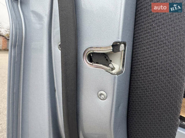 Серый Мерседес Б-класс, объемом двигателя 1.7 л и пробегом 119 тыс. км за 8900 $, фото 70 на Automoto.ua