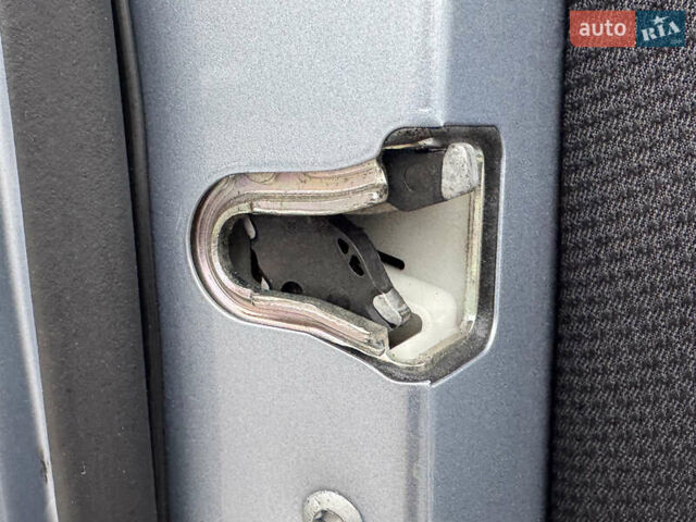 Серый Мерседес Б-класс, объемом двигателя 1.7 л и пробегом 119 тыс. км за 8900 $, фото 71 на Automoto.ua